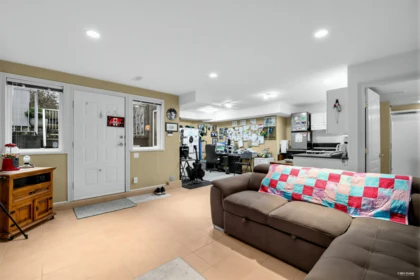 Entry Foyer Photo of 2244 Edgemont Boulevard, North Vancouver, BC