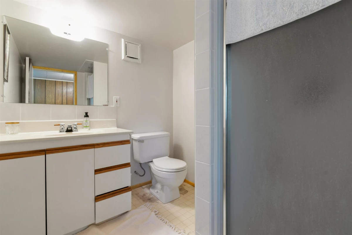 Backyard Photo of 560 Wardle Street, Hope, BC