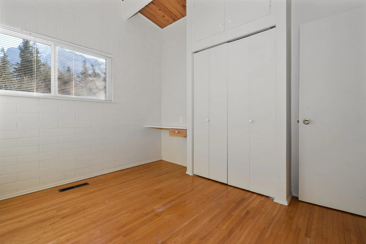 Basement Recreation Room Photo of 560 Wardle Street, Hope, BC