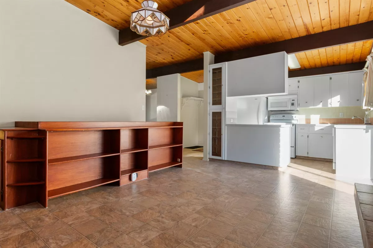 Breakfast Nook Photo of 560 Wardle Street, Hope, BC