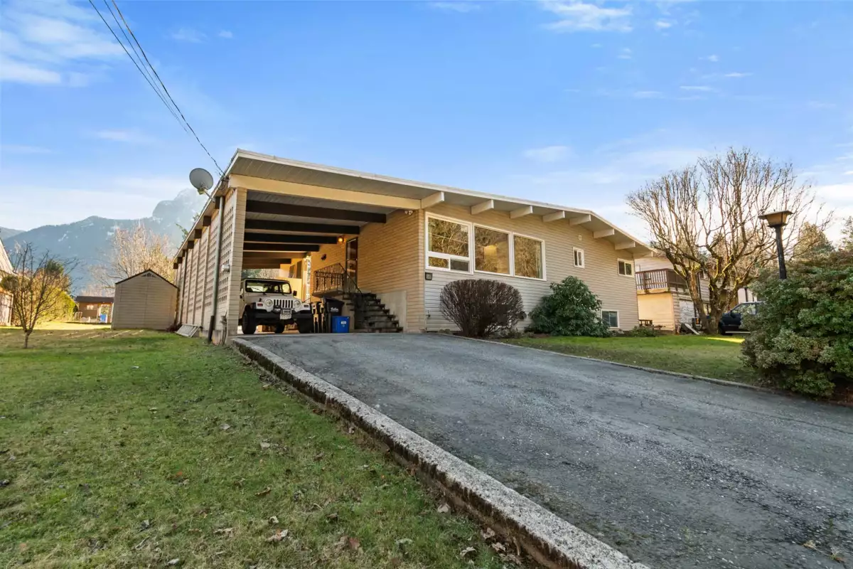 Community Amenities Photo (Clubhouse) of 560 Wardle Street, Hope, BC