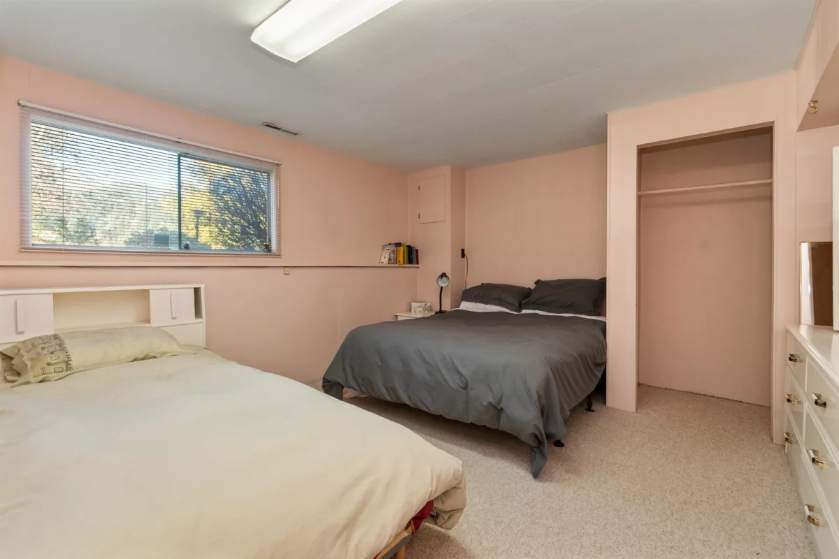 Entry Foyer Photo of 560 Wardle Street, Hope, BC