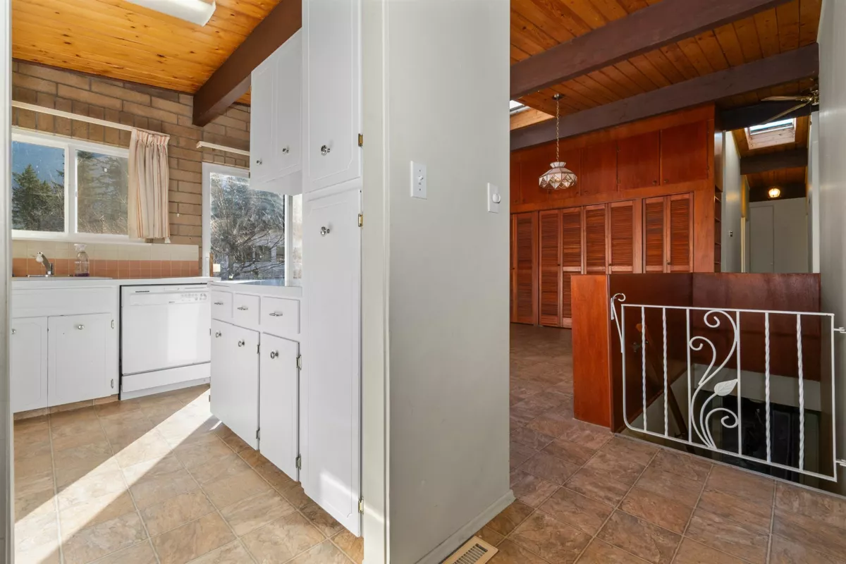 Family Room Photo of 560 Wardle Street, Hope, BC