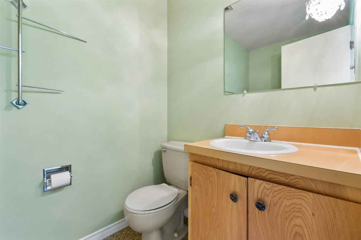 Hot Tub / Spa Photo of 560 Wardle Street, Hope, BC