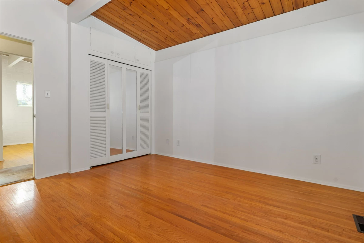 Laundry Room Photo of 560 Wardle Street, Hope, BC