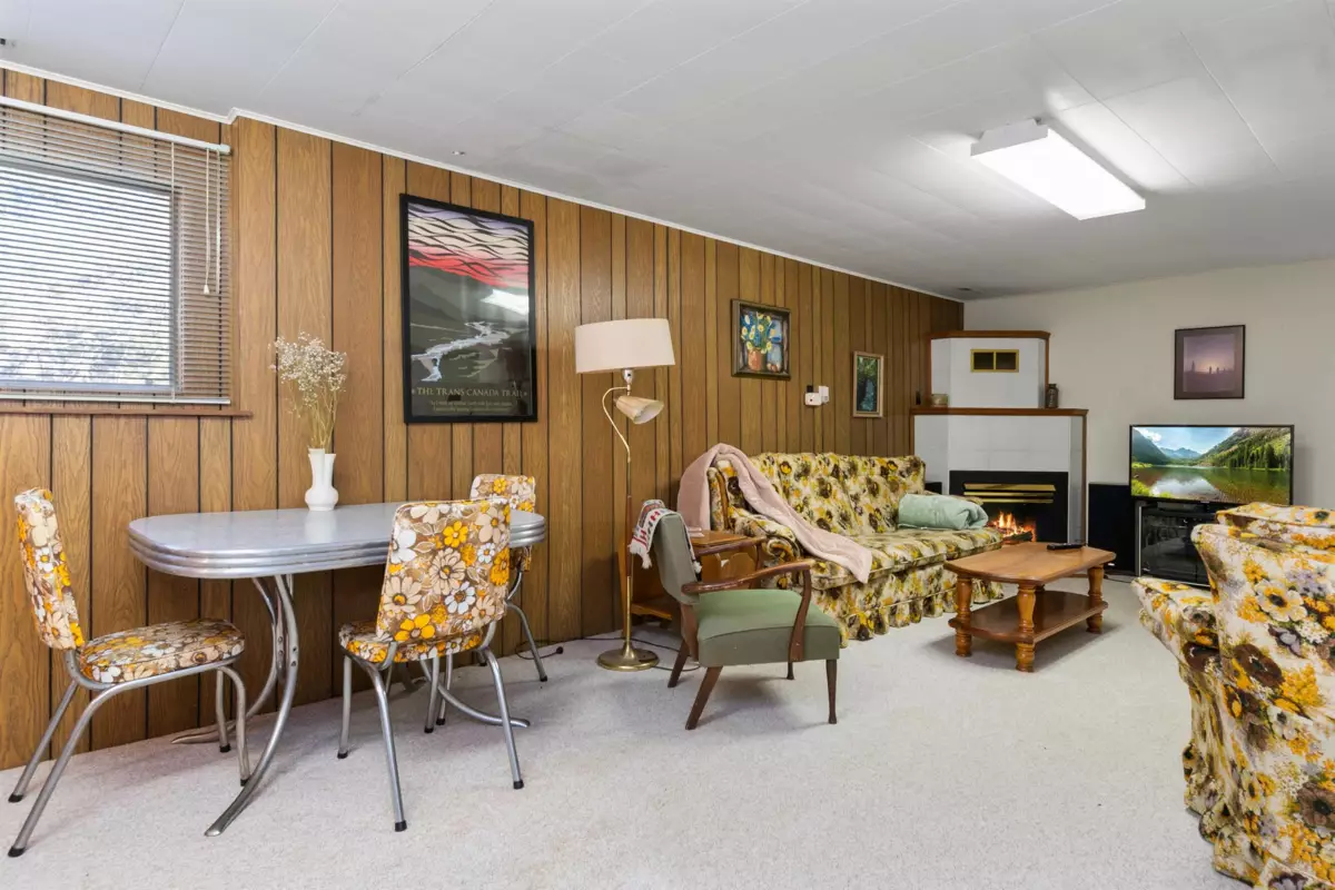 Outdoor Deck Photo of 560 Wardle Street, Hope, BC