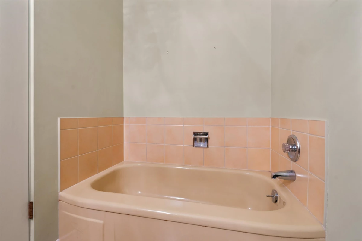 Outdoor Kitchen Photo of 560 Wardle Street, Hope, BC