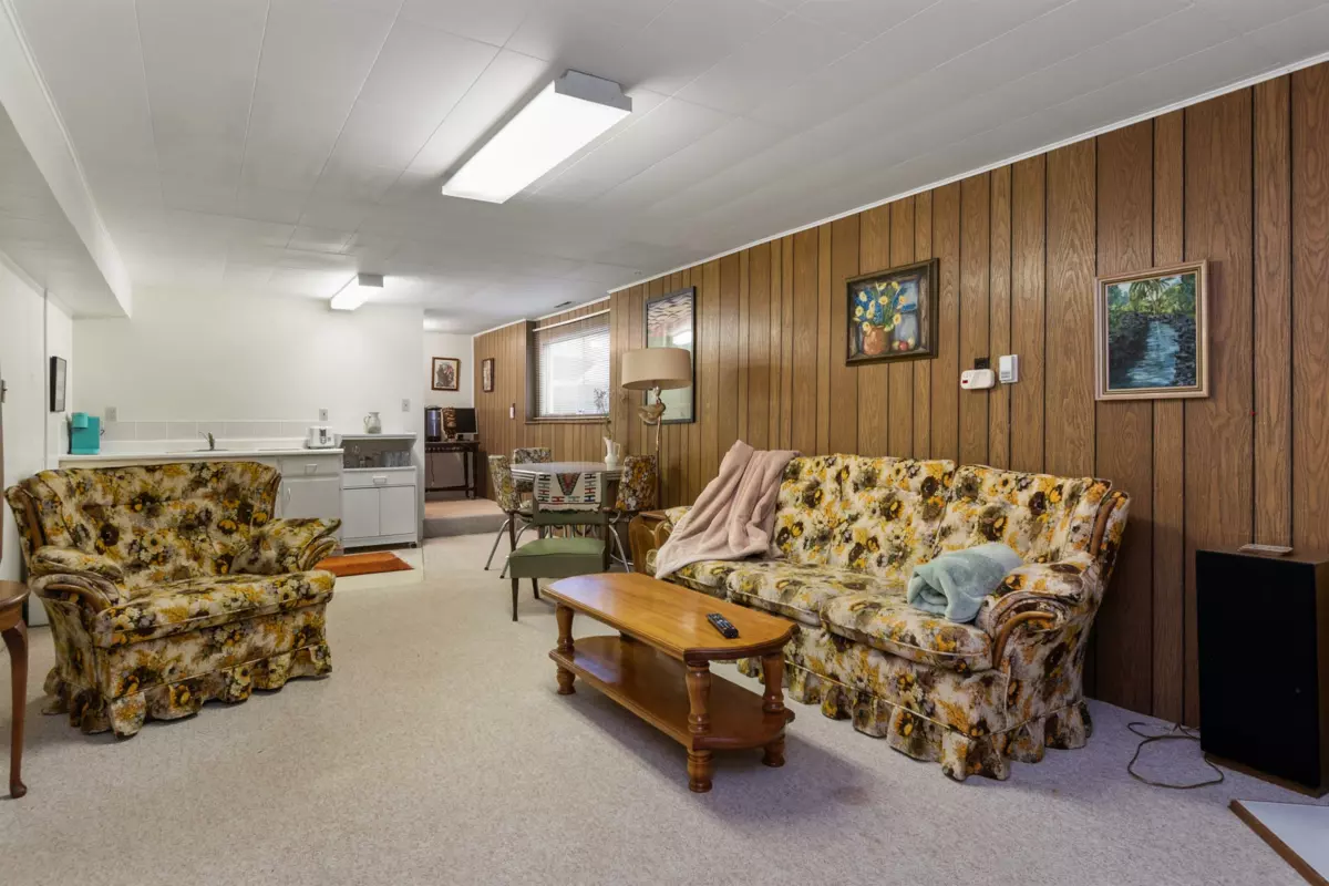 Outdoor Patio Photo of 560 Wardle Street, Hope, BC