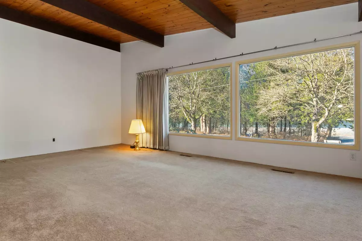 Powder Room Photo of 560 Wardle Street, Hope, BC