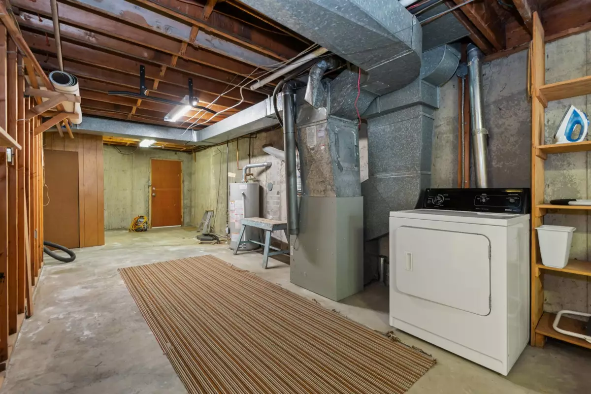 Staircase Photo of 560 Wardle Street, Hope, BC