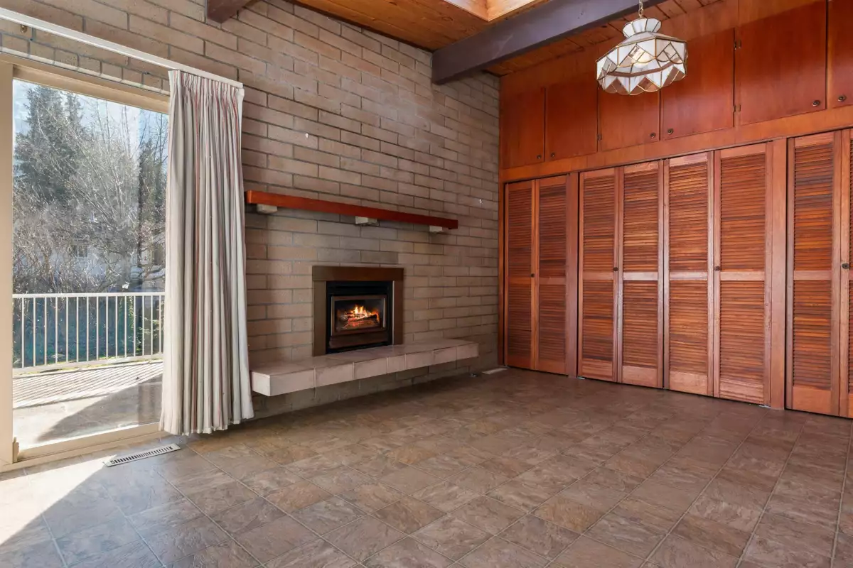 Walk-In Closet Photo of 560 Wardle Street, Hope, BC