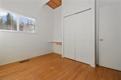 Basement Recreation Room Photo of 560 Wardle Street, Hope, BC
