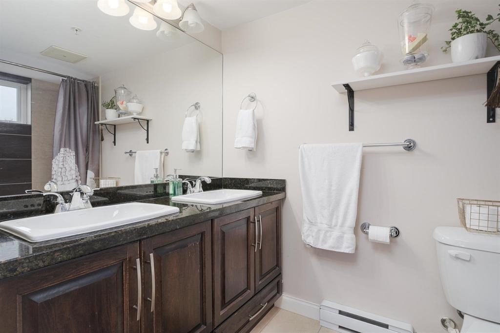 Kitchen Island Photo of 312 19939 55a Avenue, Langley, BC