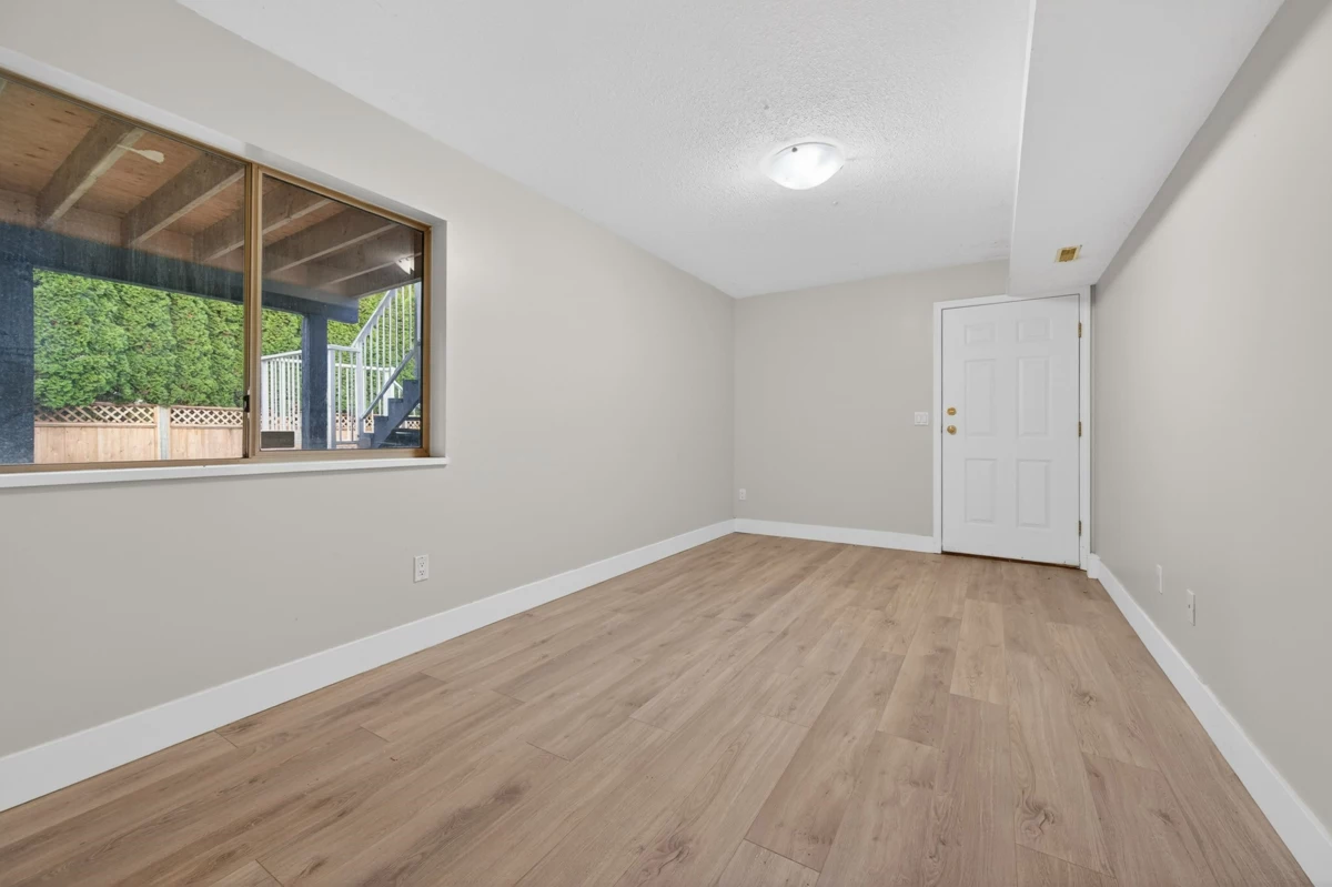 Walk-In Closet Photo of 21105 River Road, Maple Ridge, BC