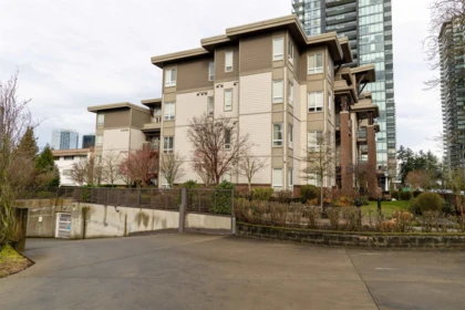 402 6875 Dunblane Avenue, Burnaby, BC, Burnaby — Apartment/Condo for sale