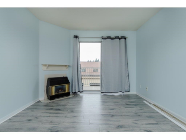 Kitchen Photo of 207 2567 Victoria Street, Abbotsford, BC
