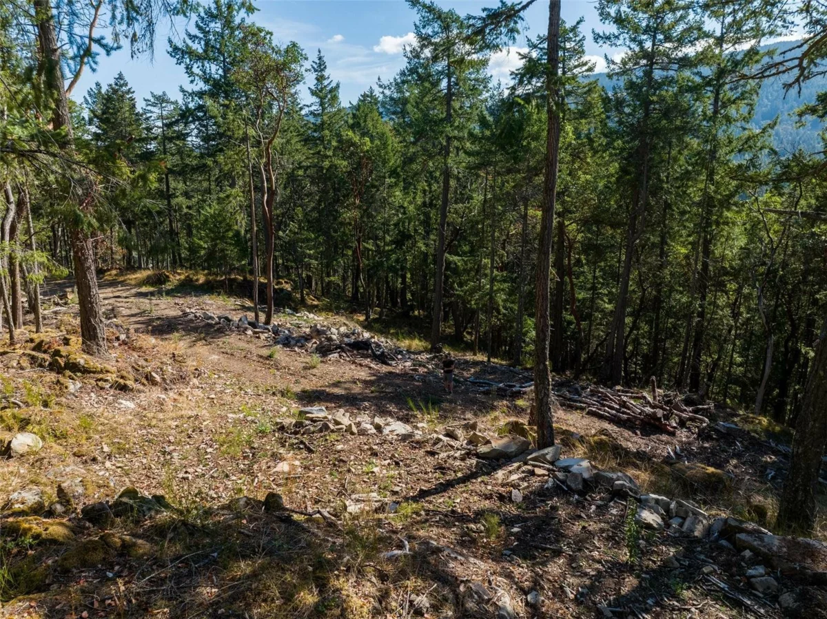 Kitchen Island Photo of 400 Baker Road, Salt Spring Island, BC