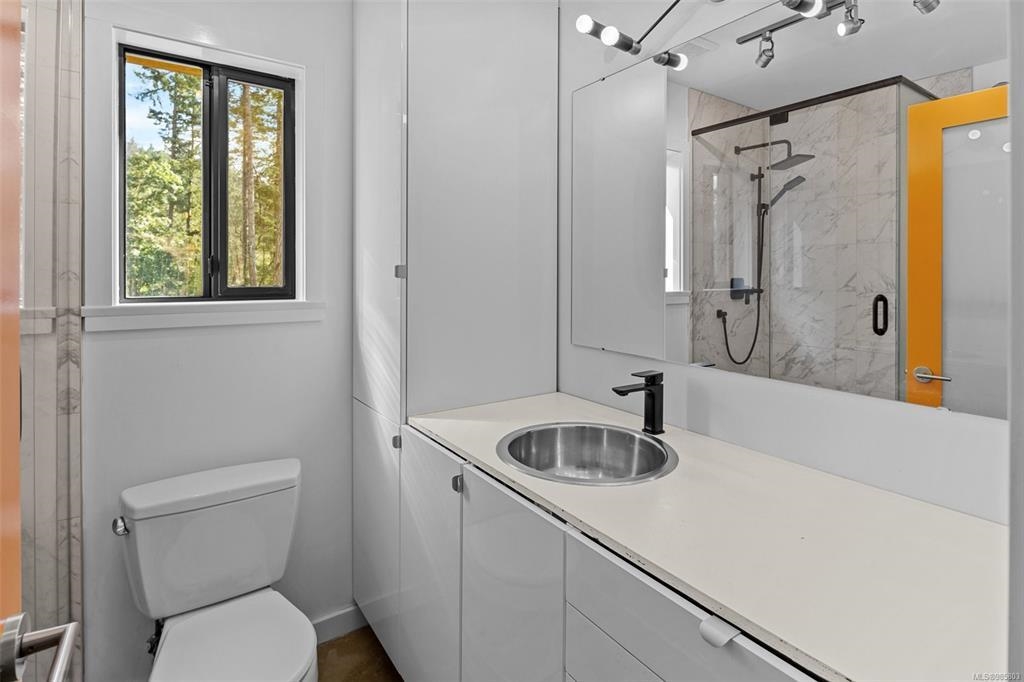 Loft / Bonus Room Photo of 400 Baker Road, Salt Spring Island, BC