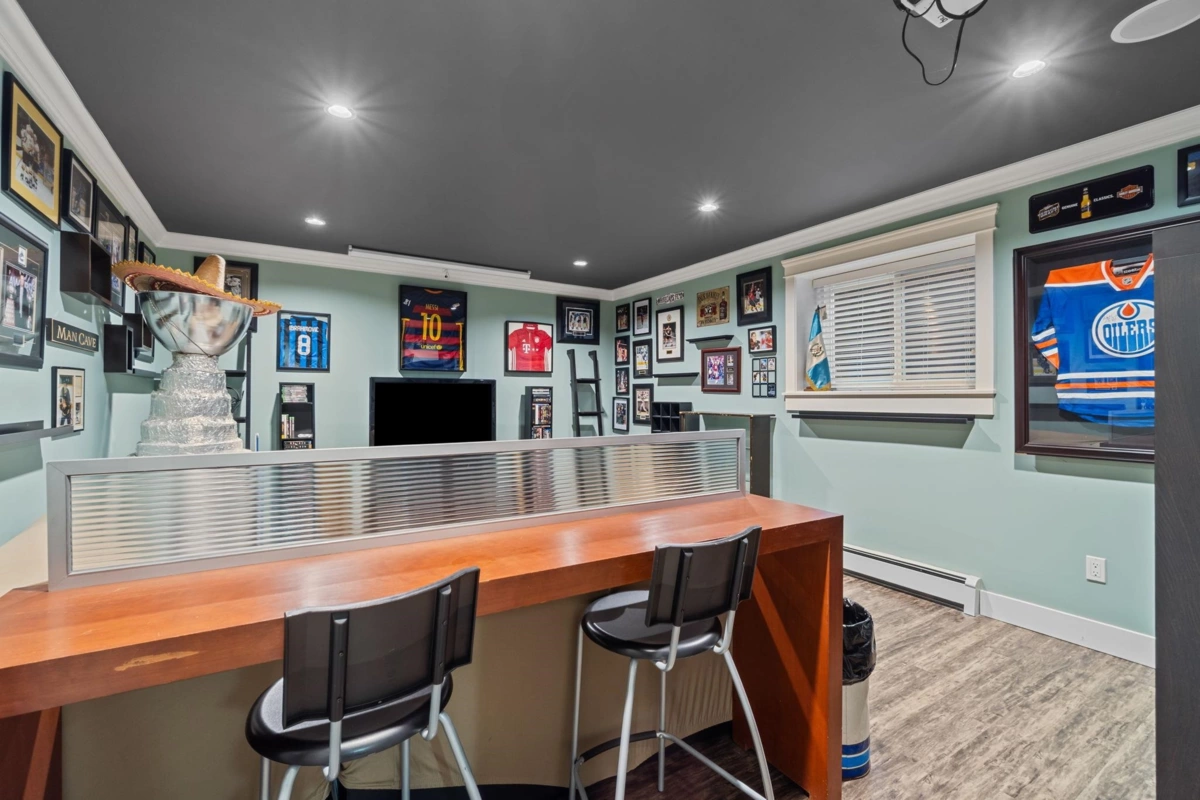 Entry Foyer Photo of 8852 118 Street, Delta, BC