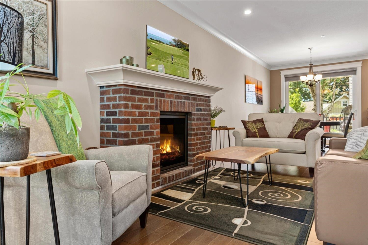 Kitchen Island Photo of 5767 Garrison Boulevard, Chilliwack, BC