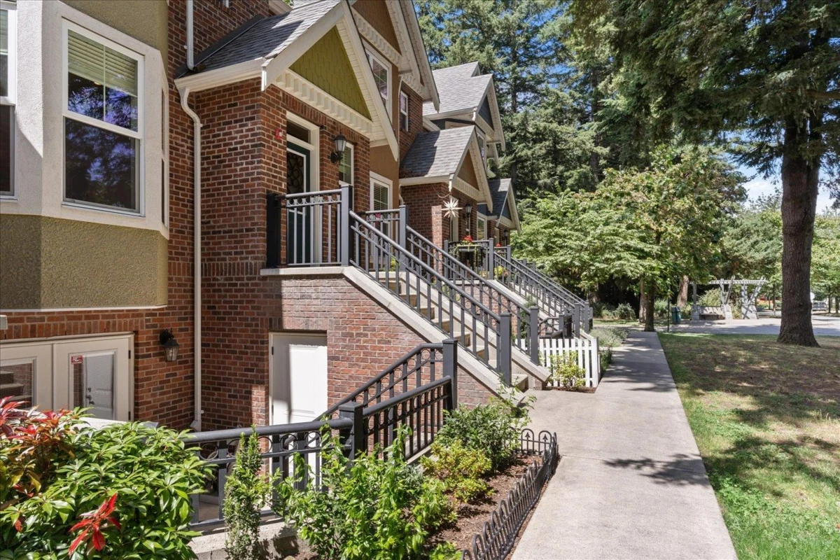 Living Room Photo of 5767 Garrison Boulevard, Chilliwack, BC
