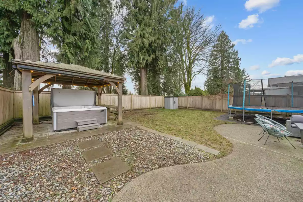 Entry Foyer Photo of 19566 Park Road, Pitt Meadows, BC