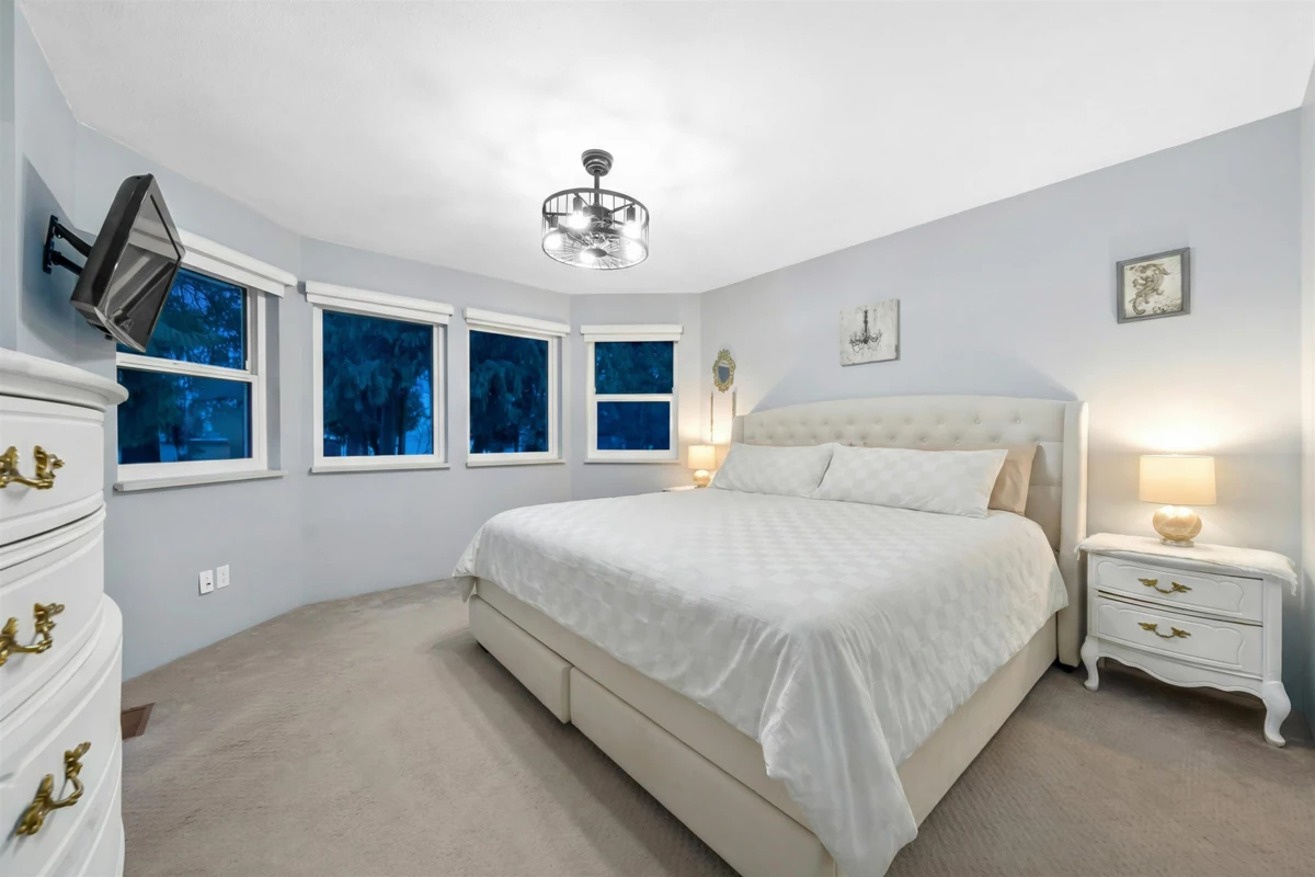 Guest Bathroom Photo of 19566 Park Road, Pitt Meadows, BC