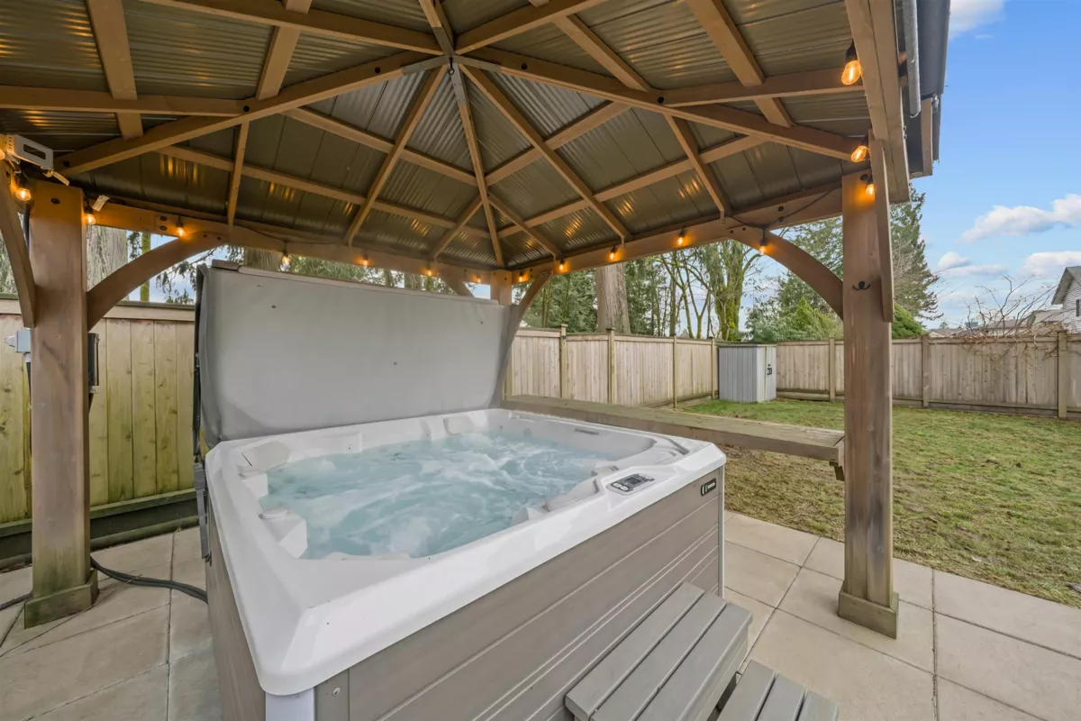 Hallway Photo of 19566 Park Road, Pitt Meadows, BC