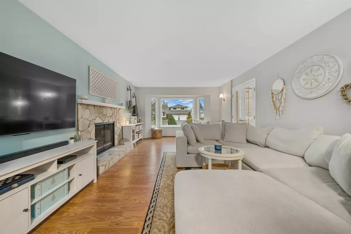 Kitchen Photo of 19566 Park Road, Pitt Meadows, BC
