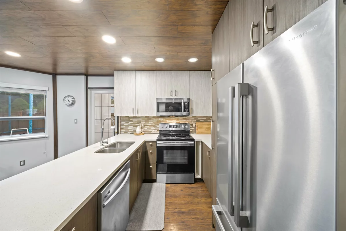 Primary Bathroom Photo of 19566 Park Road, Pitt Meadows, BC