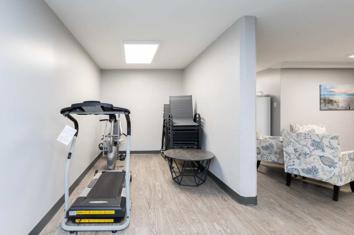 Backyard Photo of 110 15020 North Bluff Road, White Rock, BC