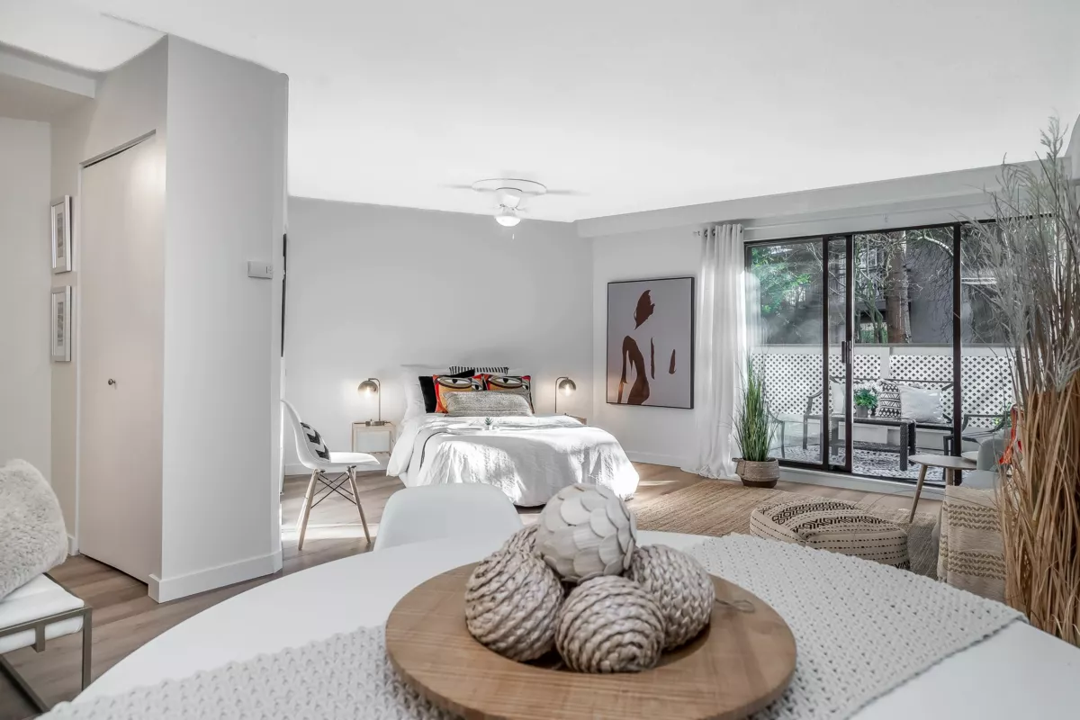 Guest Bathroom Photo of 110 15020 North Bluff Road, White Rock, BC