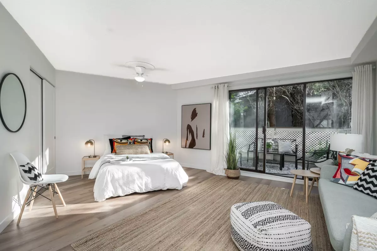 Kitchen Photo of 110 15020 North Bluff Road, White Rock, BC