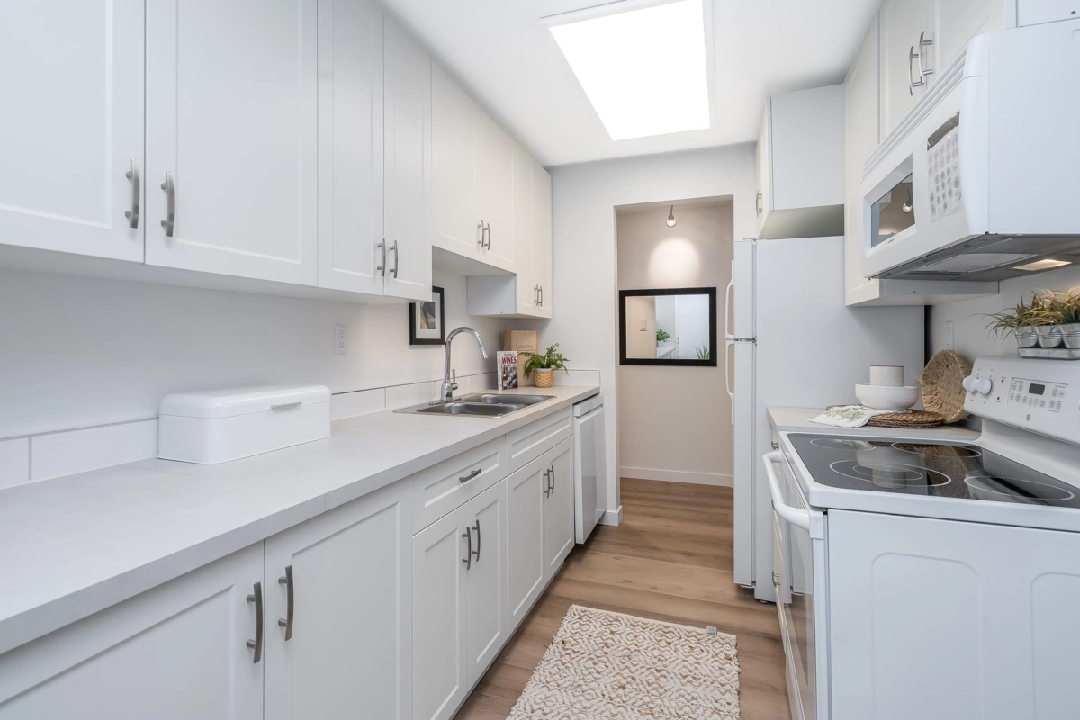 Living Room Photo of 110 15020 North Bluff Road, White Rock, BC