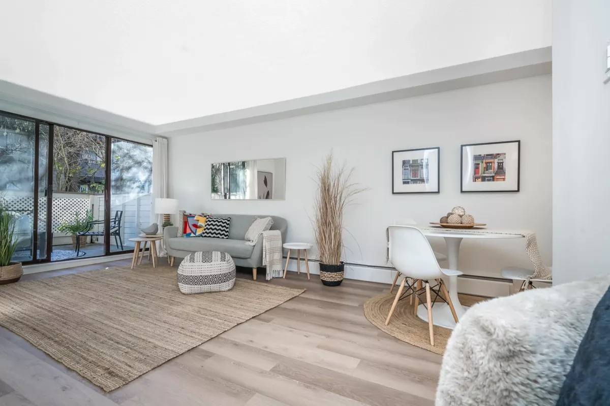 Mudroom Photo of 110 15020 North Bluff Road, White Rock, BC