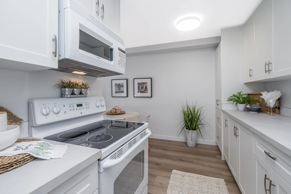 Primary Bedroom Photo of 110 15020 North Bluff Road, White Rock, BC