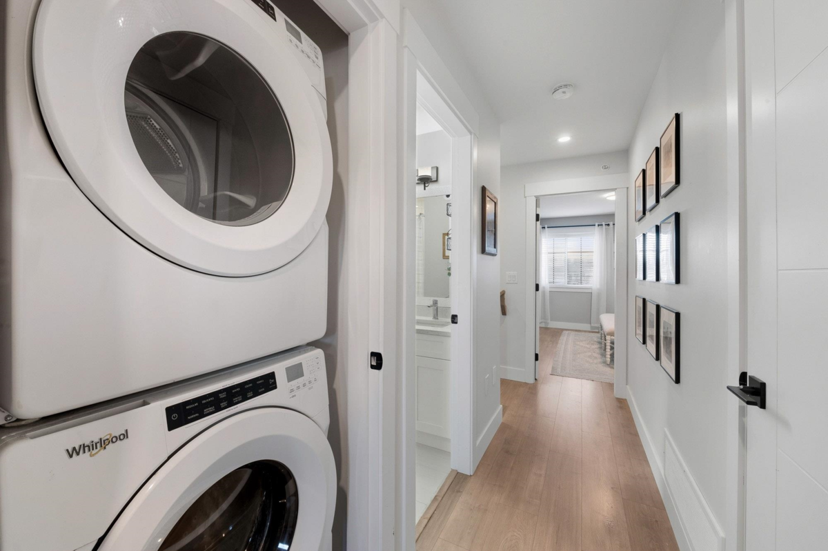 Entry Foyer Photo of 8689 Cedar Street, Mission, BC