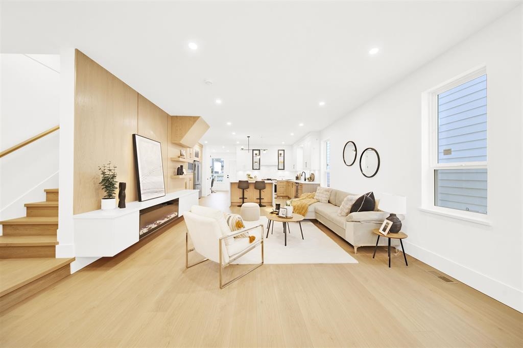 Entry Foyer Photo of 16477 20 Avenue, Surrey, BC