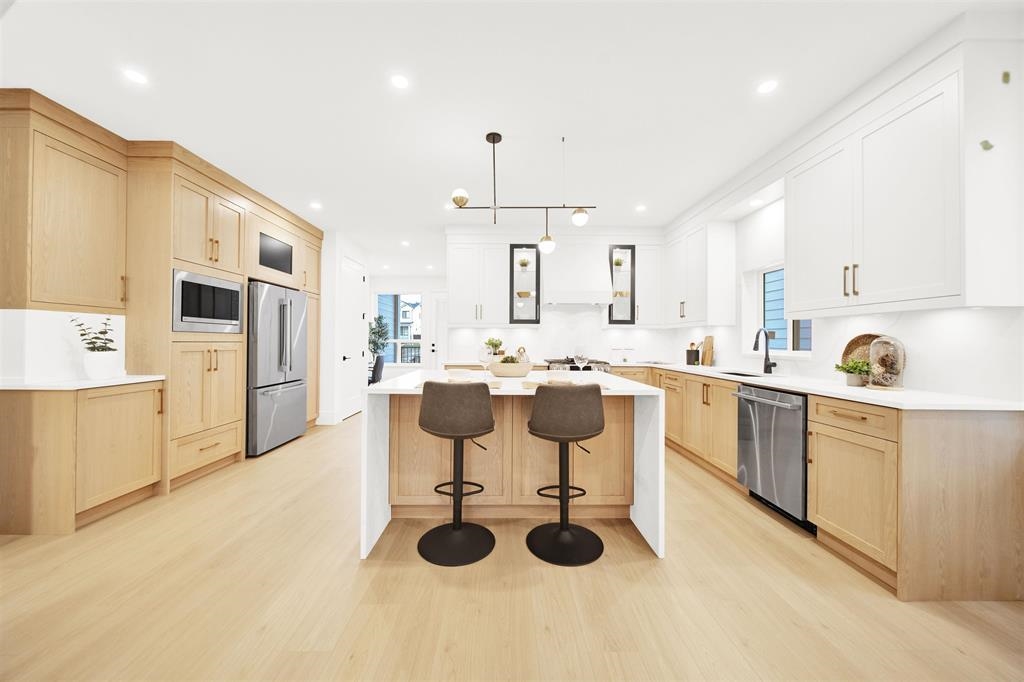 Kitchen Island Photo of 16477 20 Avenue, Surrey, BC