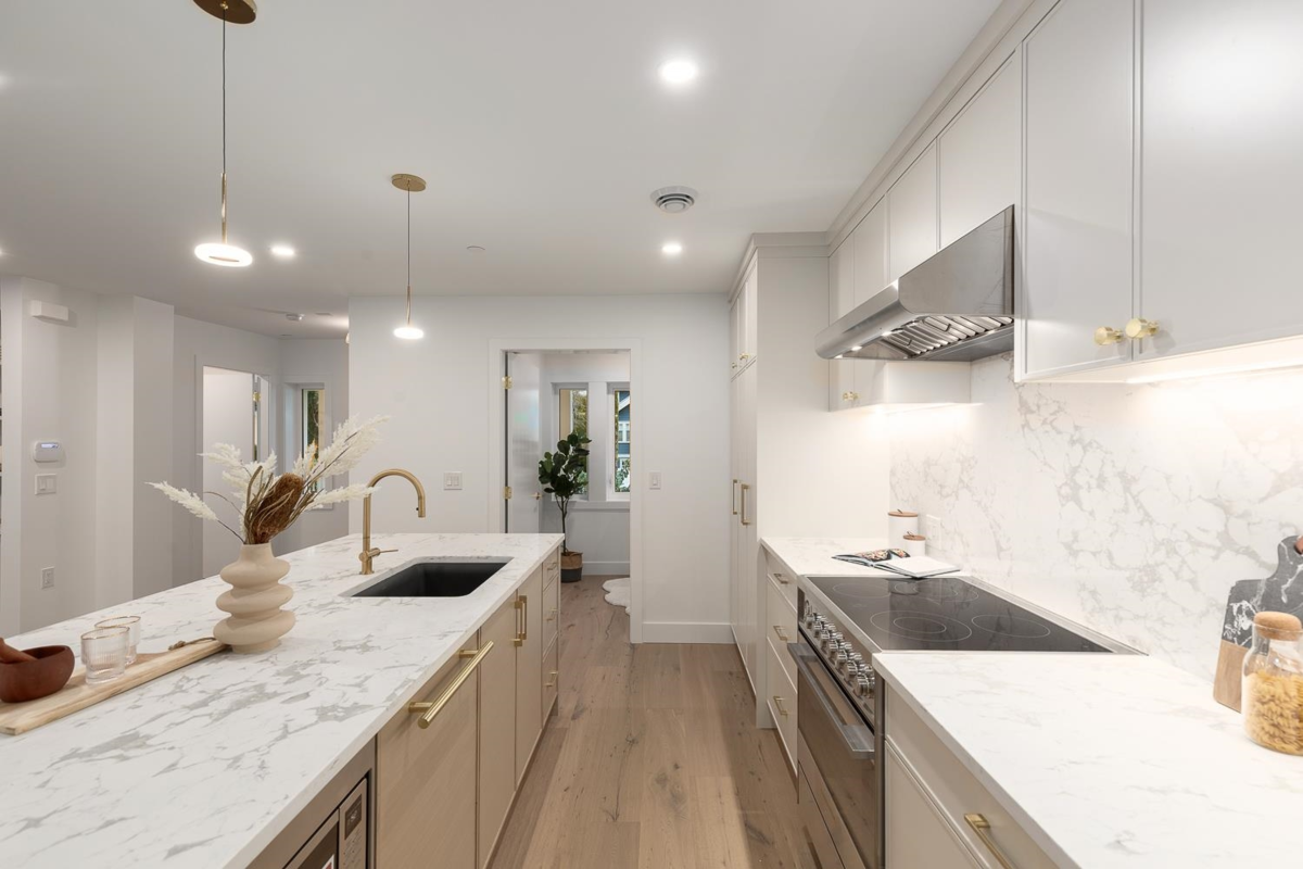Dining Area Photo of 458 E 17th Avenue, Vancouver, BC