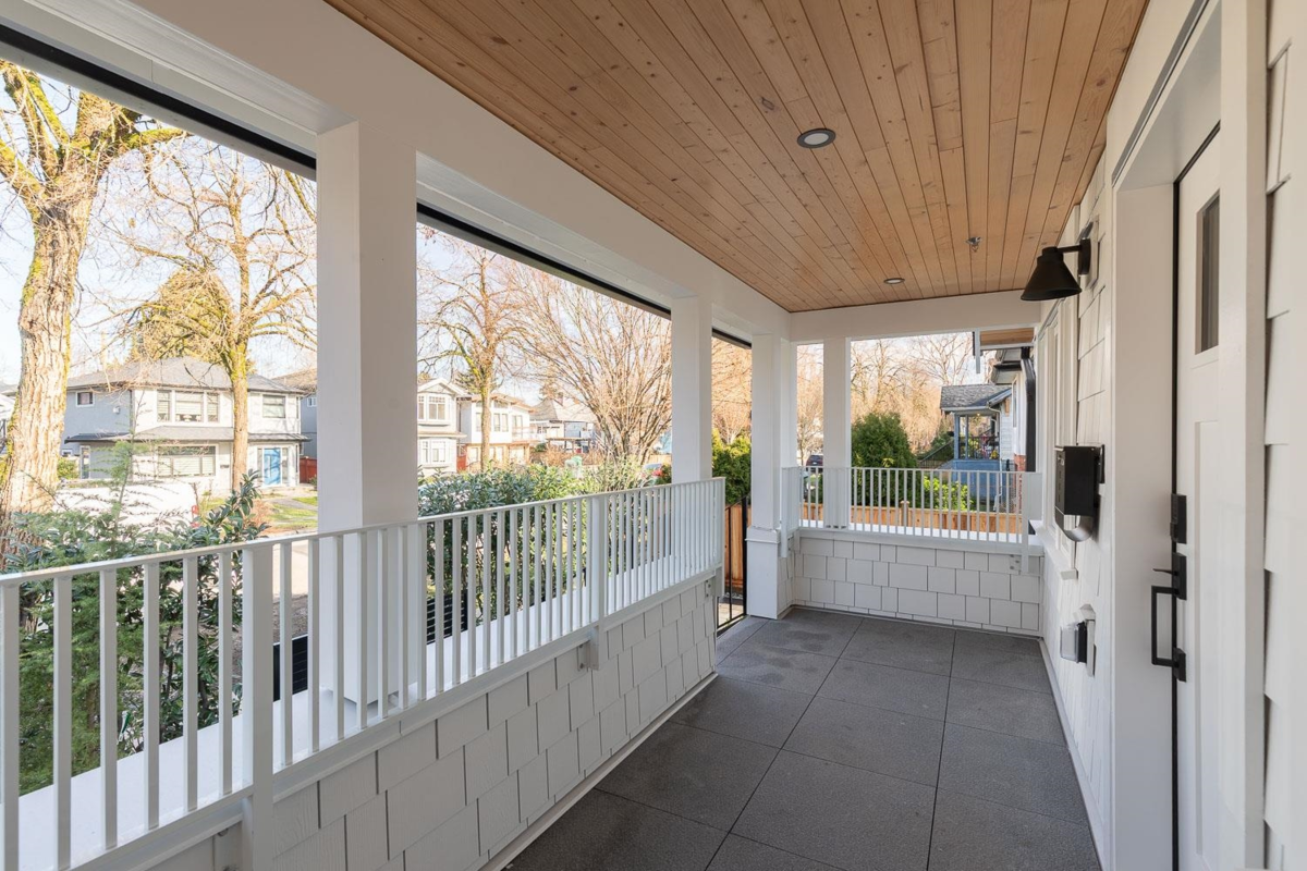 Powder Room Photo of 458 E 17th Avenue, Vancouver, BC