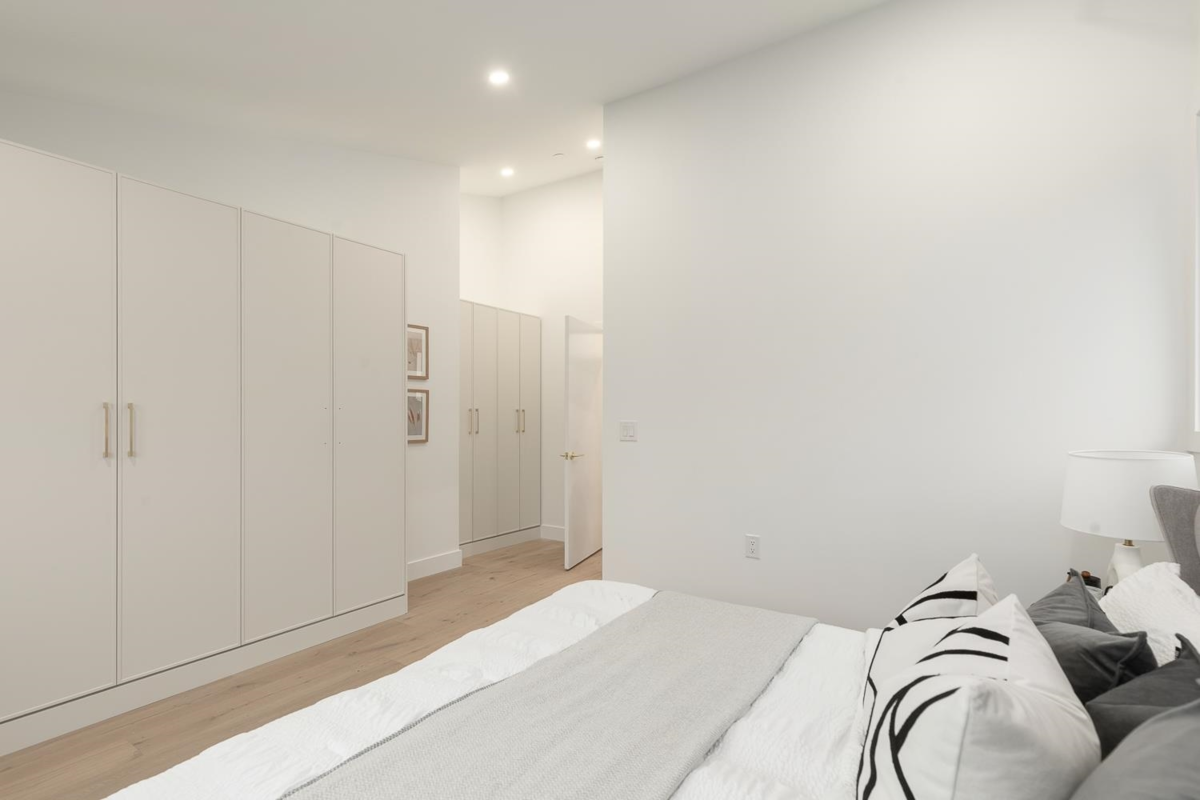 Walk-In Closet Photo of 458 E 17th Avenue, Vancouver, BC