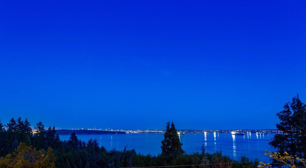 Kitchen Island Photo of 3395 Thompson Crescent, West Vancouver, BC
