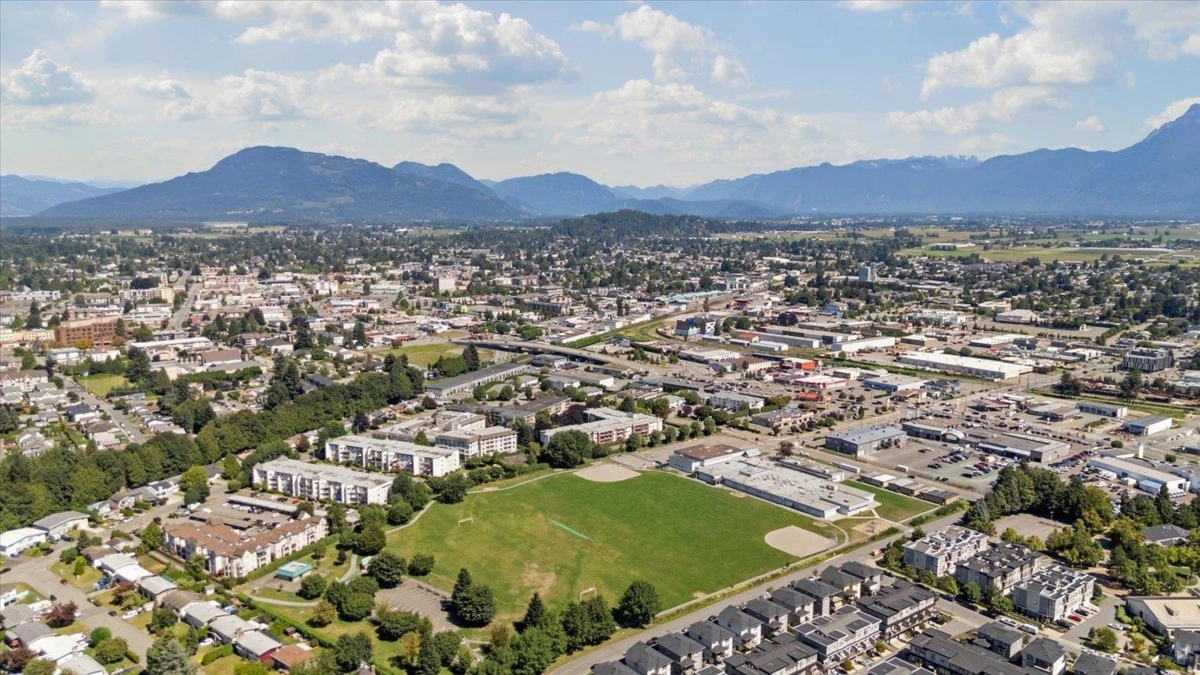 Garage Interior Photo of 307 45598 Mcintosh Drive, Chilliwack, BC