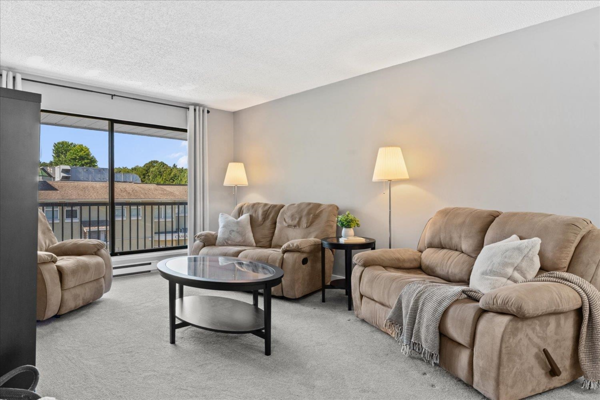 Kitchen Photo of 307 45598 Mcintosh Drive, Chilliwack, BC