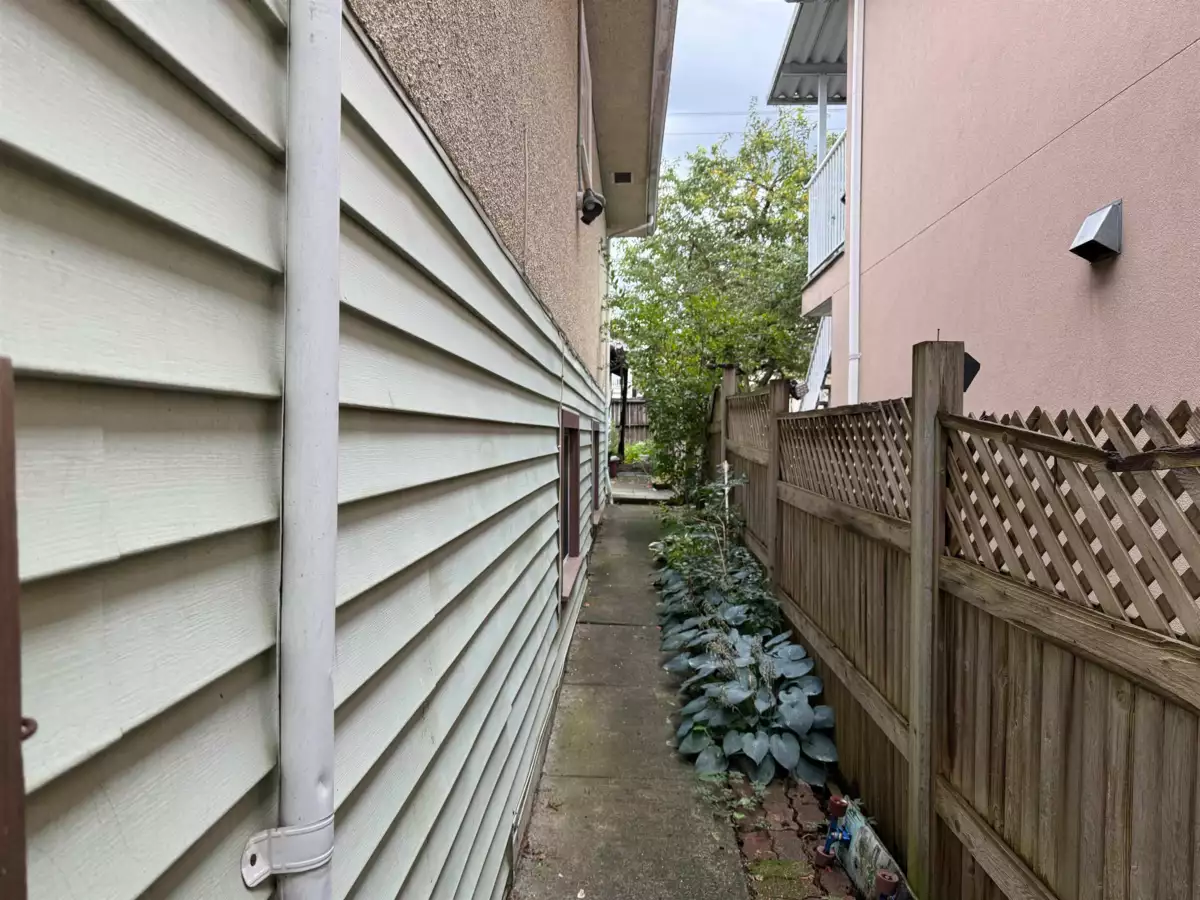 Hot Tub / Spa Photo of 5828 Kerr Street, Vancouver, BC