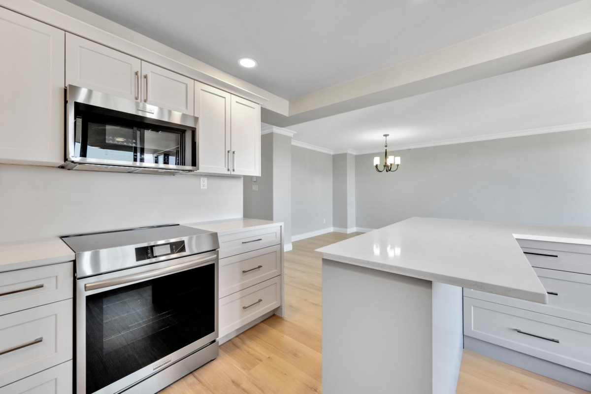 Breakfast Nook Photo of 1702 13880 101 Avenue, Surrey, BC