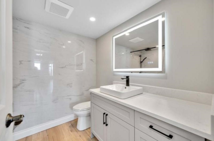 Guest Bathroom Photo of 1702 13880 101 Avenue, Surrey, BC