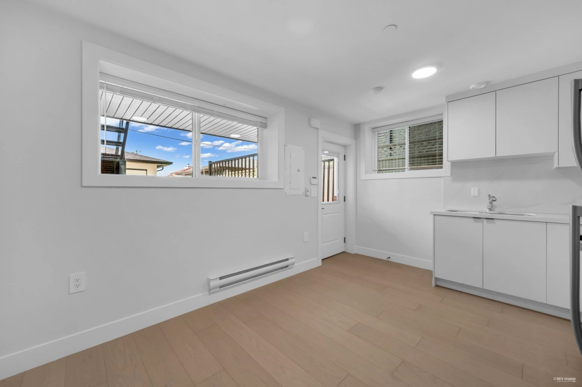 Powder Room Photo of 3417 Seaforth Drive, Vancouver, BC