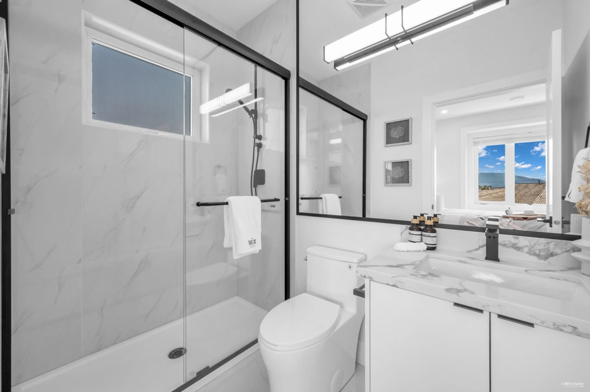 Primary Bathroom Photo of 3417 Seaforth Drive, Vancouver, BC